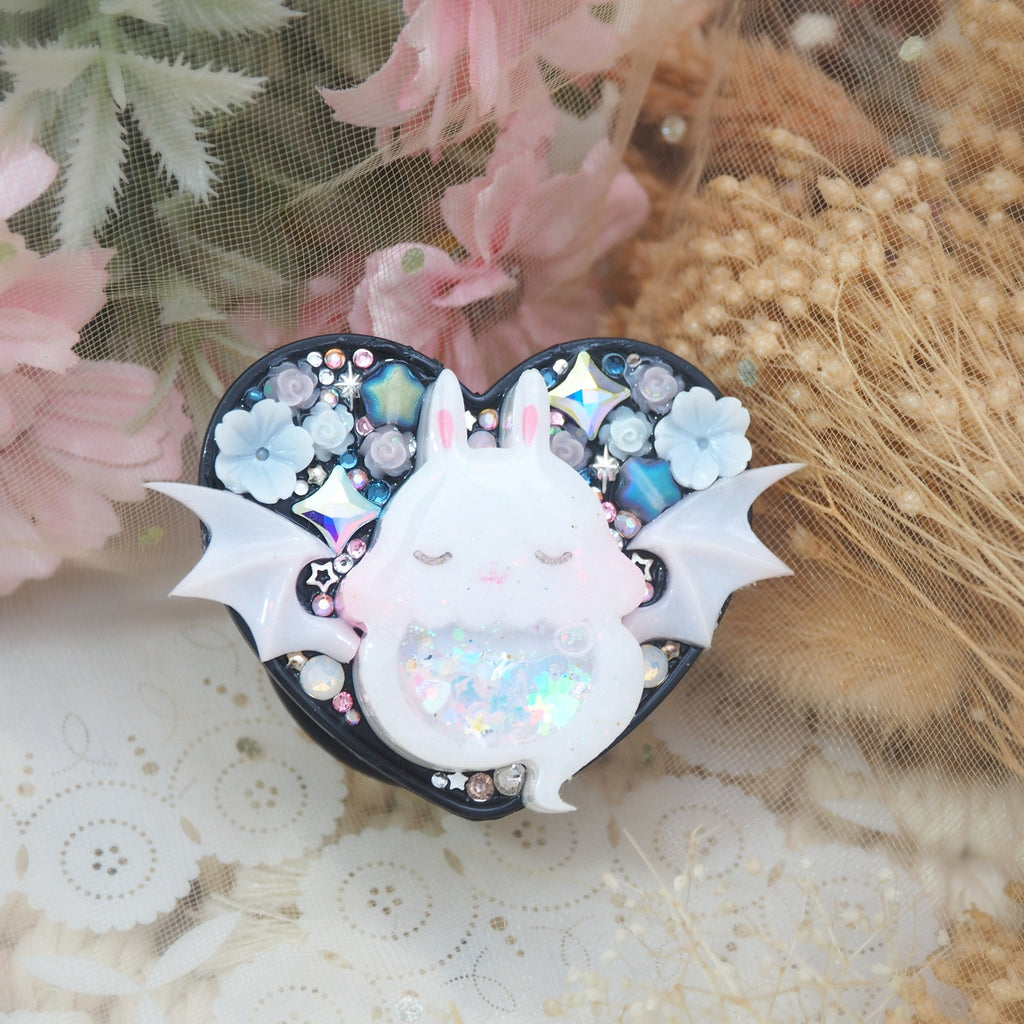 Ghostie Bat Bun Heart Grip (Glows)