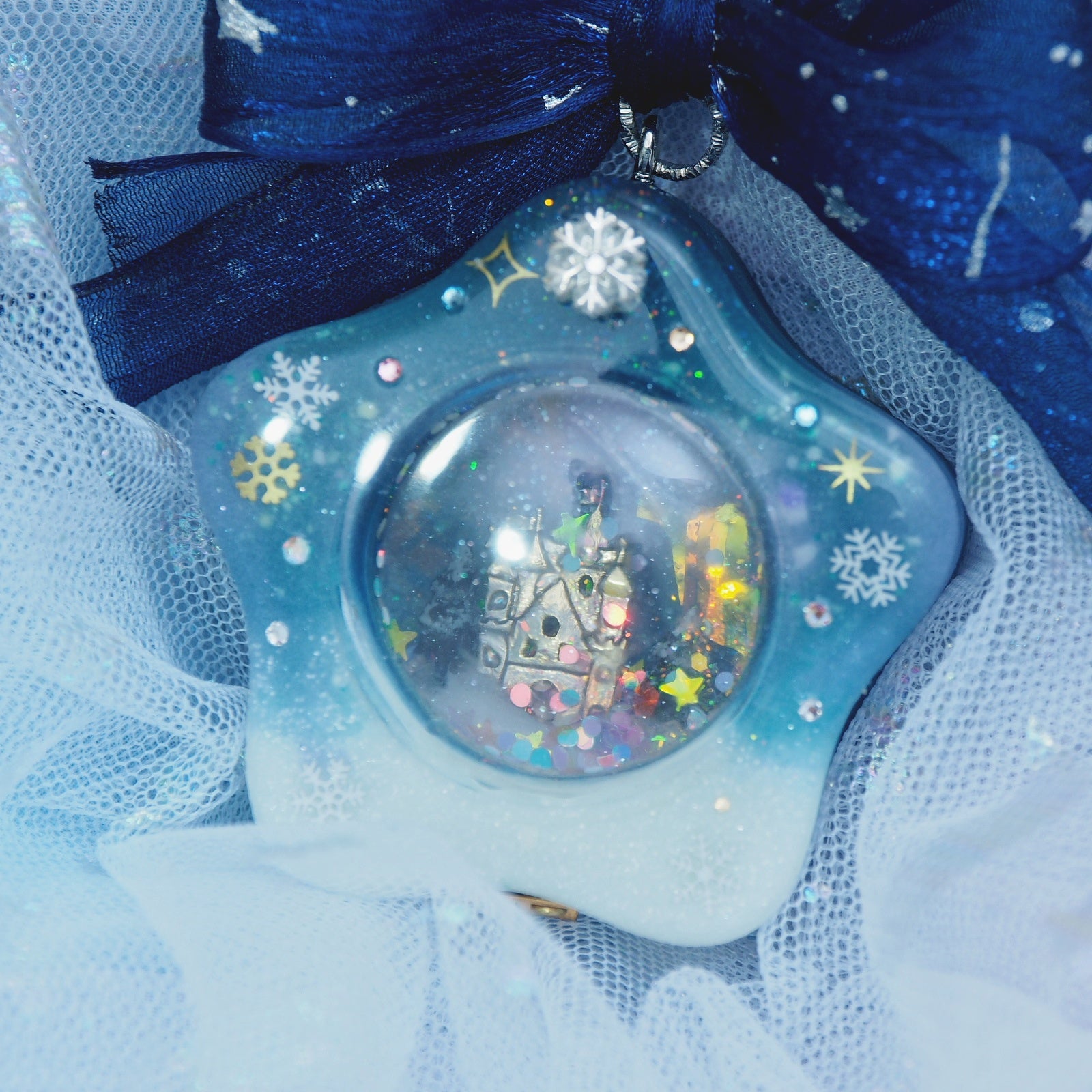 Under the Aurora - Magical Starglobe Charm