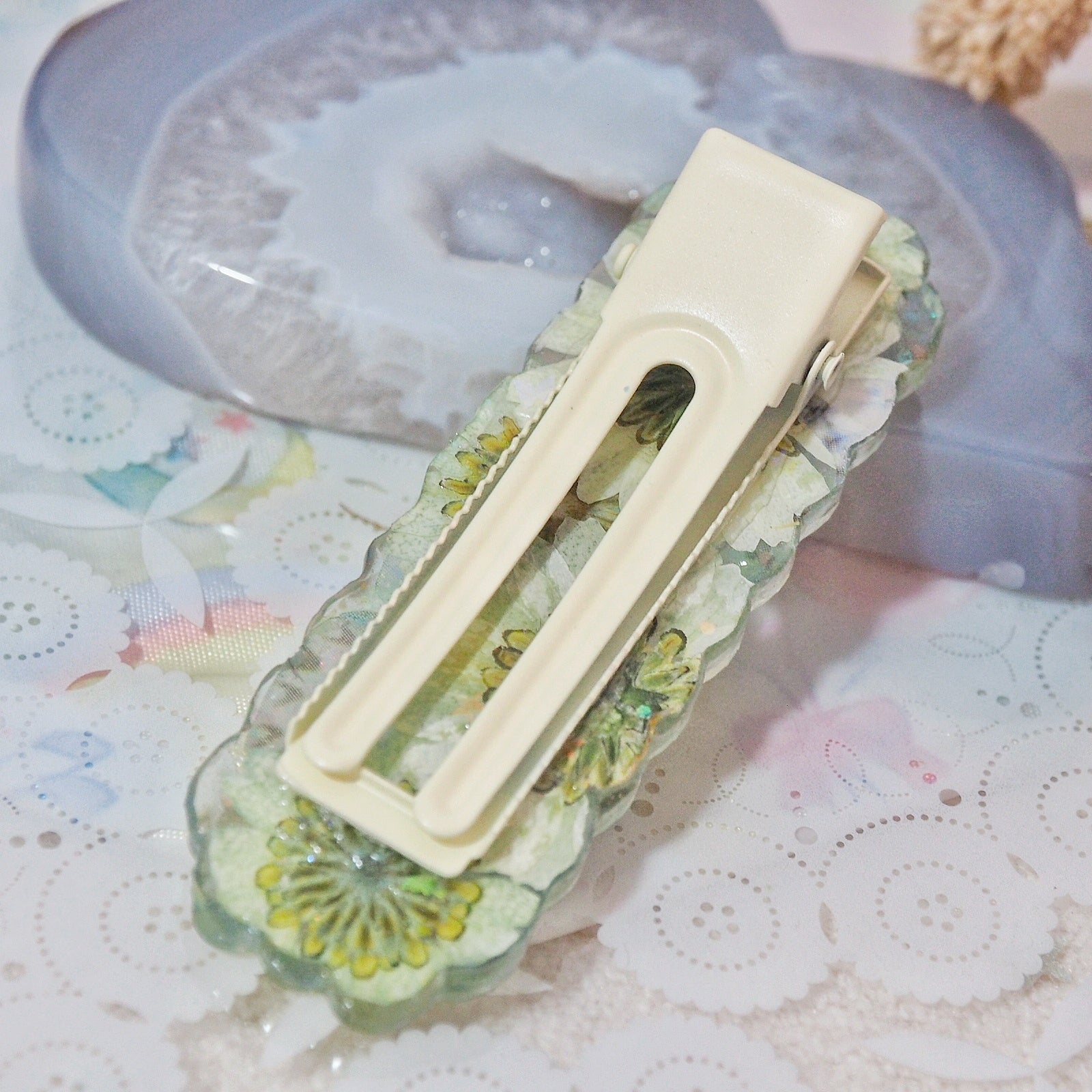 Butterfly Glass Floral Shaker Barette (Rectangle Cloud)
