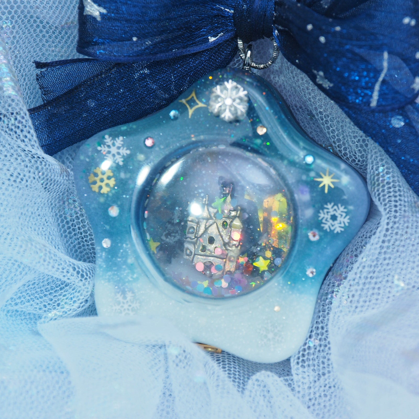Under the Aurora - Magical Starglobe Charm