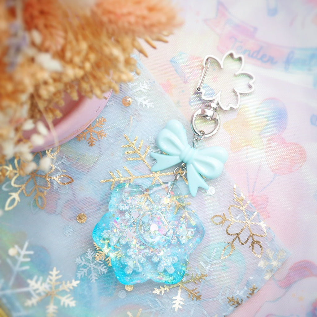 Smol Icy Snowflake Charm (Type A)