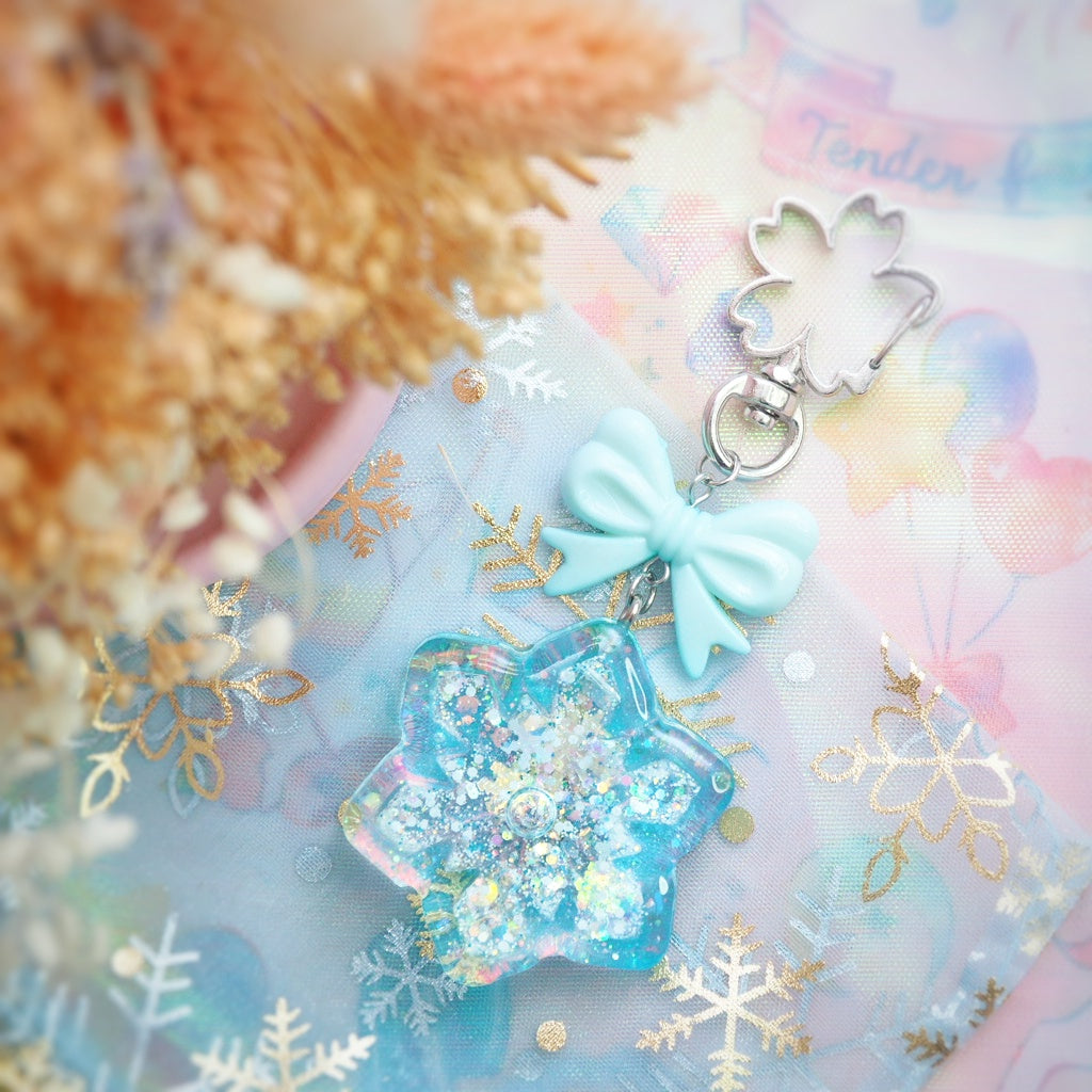 Smol Icy Snowflake Charm (Type B)