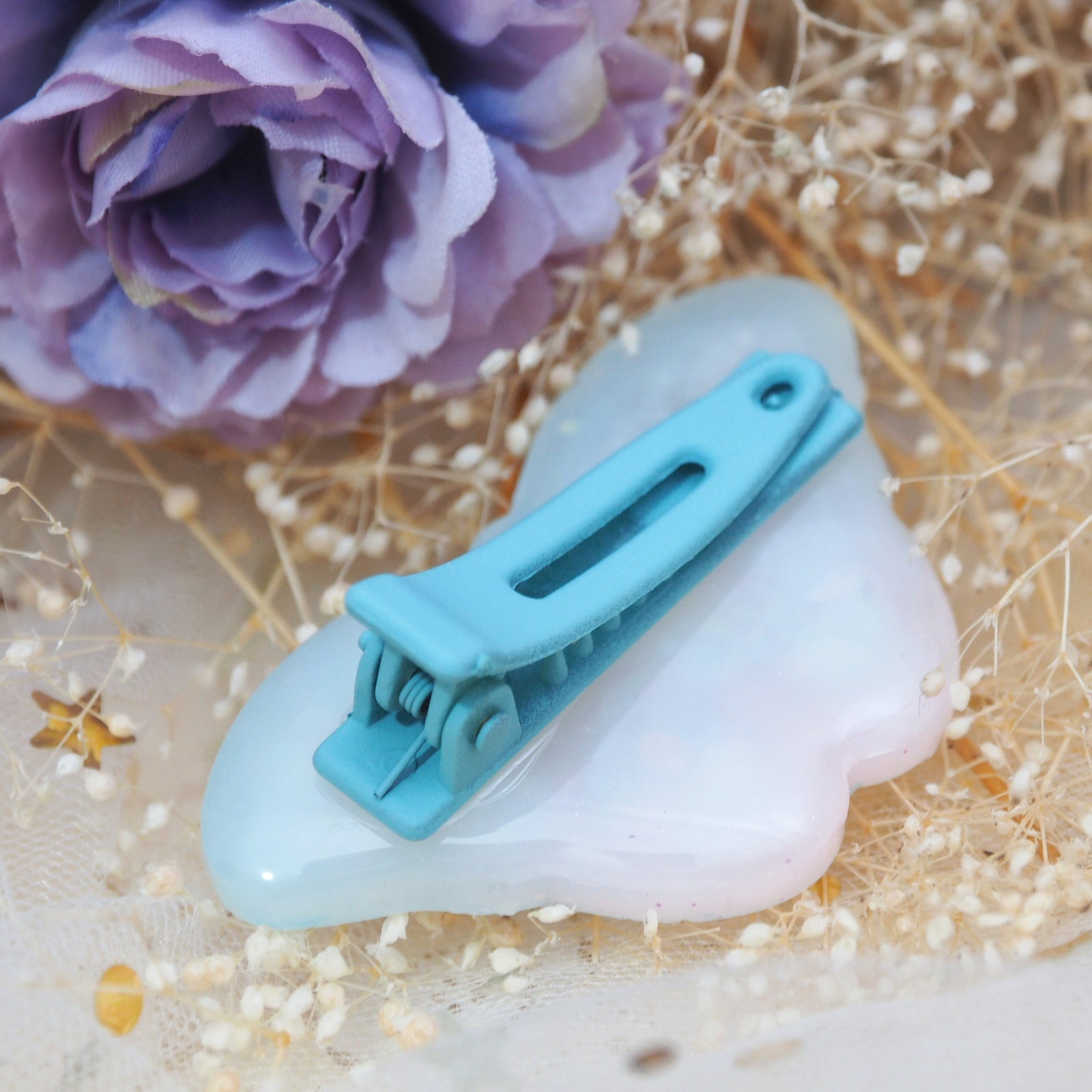 Evening Sky Moth Shaker Barette