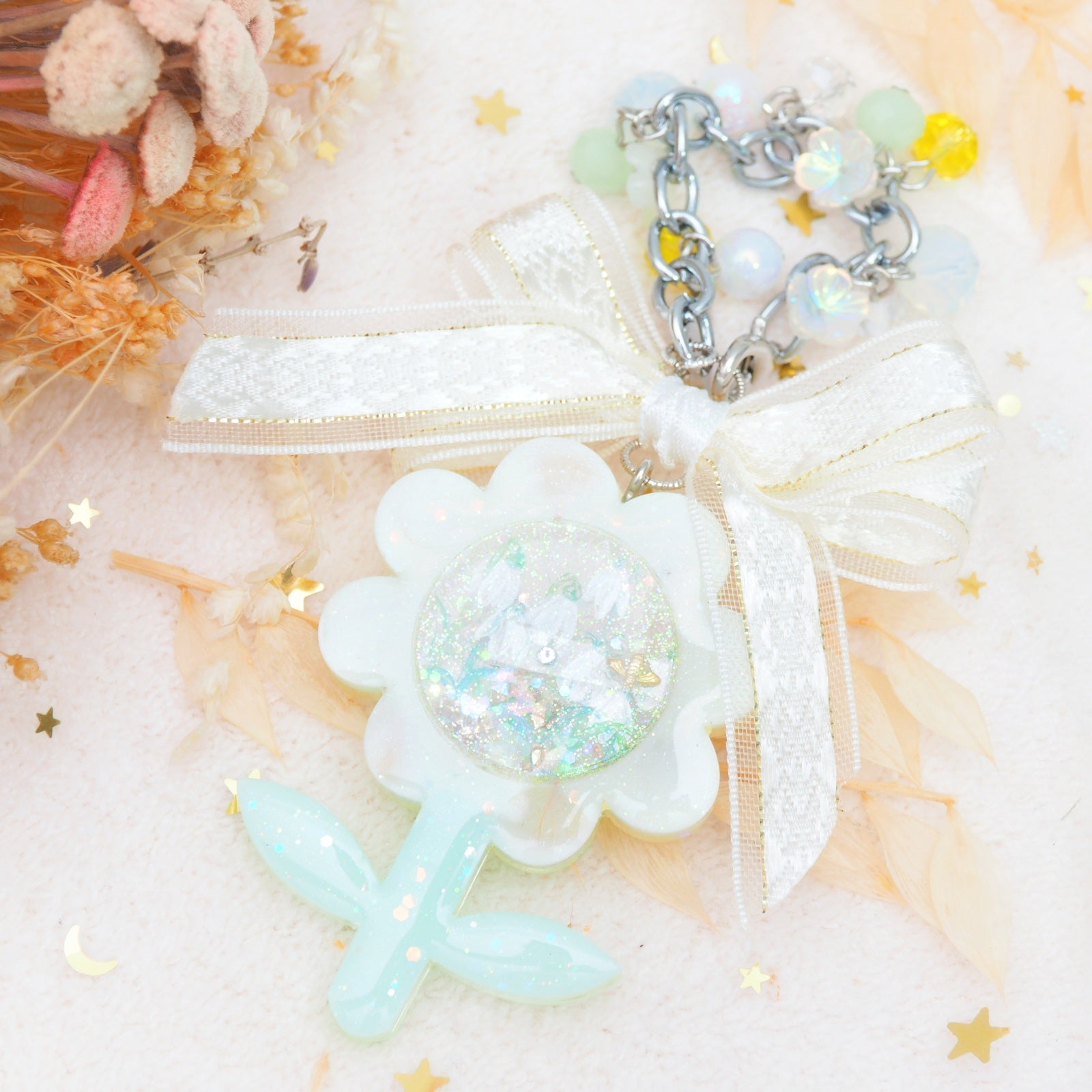 Spinning Bee in Daisy Charm (Painted Snowdrops, Gold)