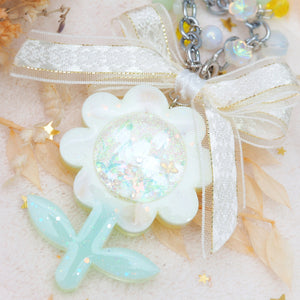Spinning Bee in Daisy Charm (Painted Snowdrops, Gold)