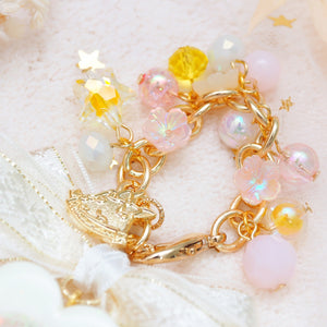 Spinning Bee in Daisy Charm (Painted Crocus, Gold)