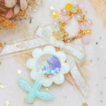 Spinning Bee in Daisy Charm (Painted Crocus, Gold)