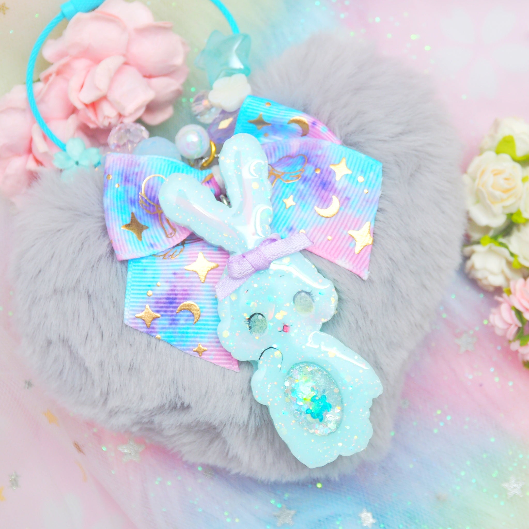 Blue Shaker Bun Floral Loop Charm with Heart Puff
