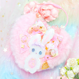 White Shaker Bun Floral Loop Charm with Heart Puff