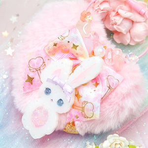 White Shaker Bun Floral Loop Charm with Heart Puff