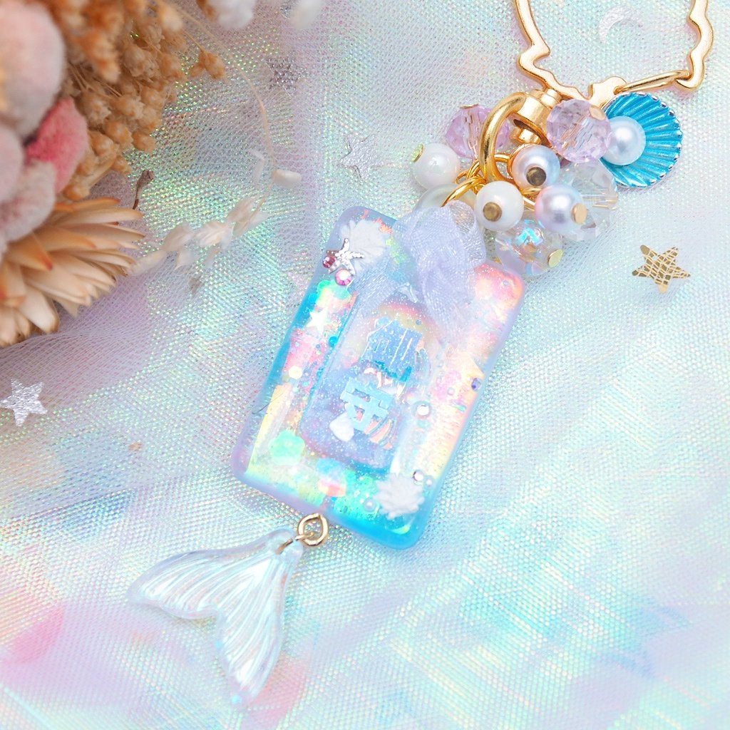 Atlantis Mermamori Charm (Glows)