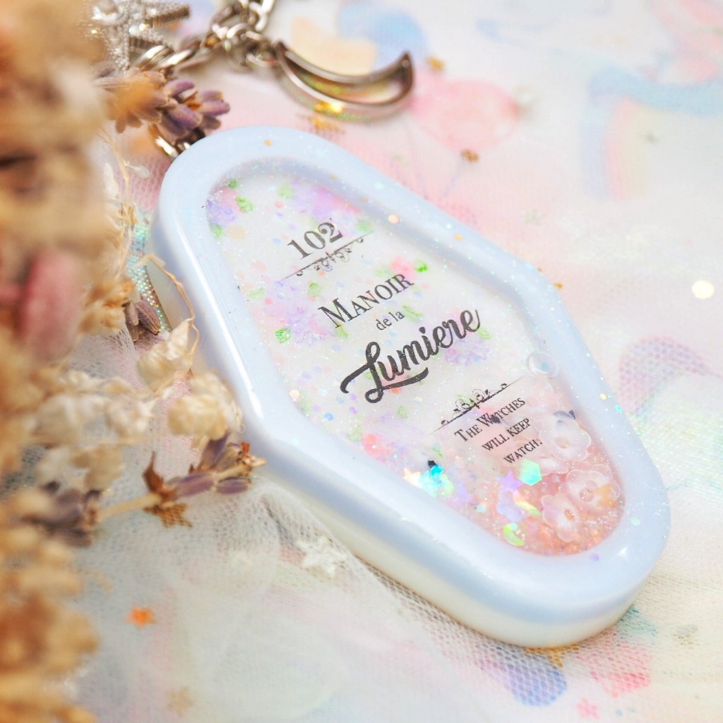 Manoir de la Lumiere Charm (White background, lavender frame)