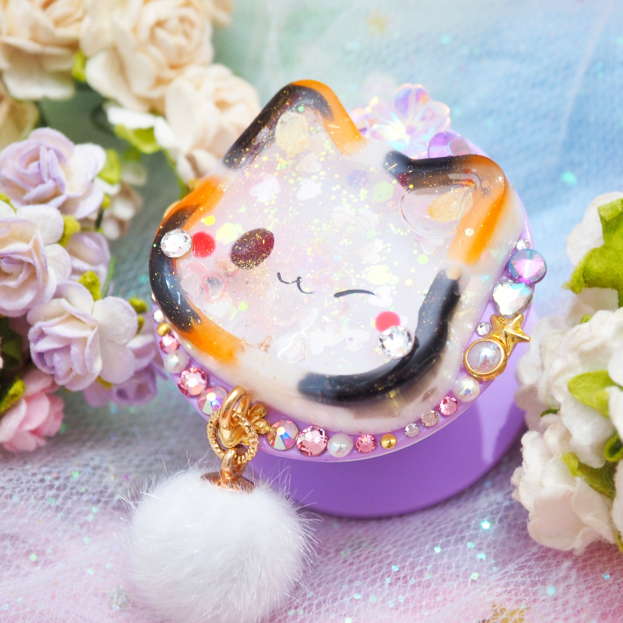 Kawaii Calico Kitty on Lilac Grip (white puff)