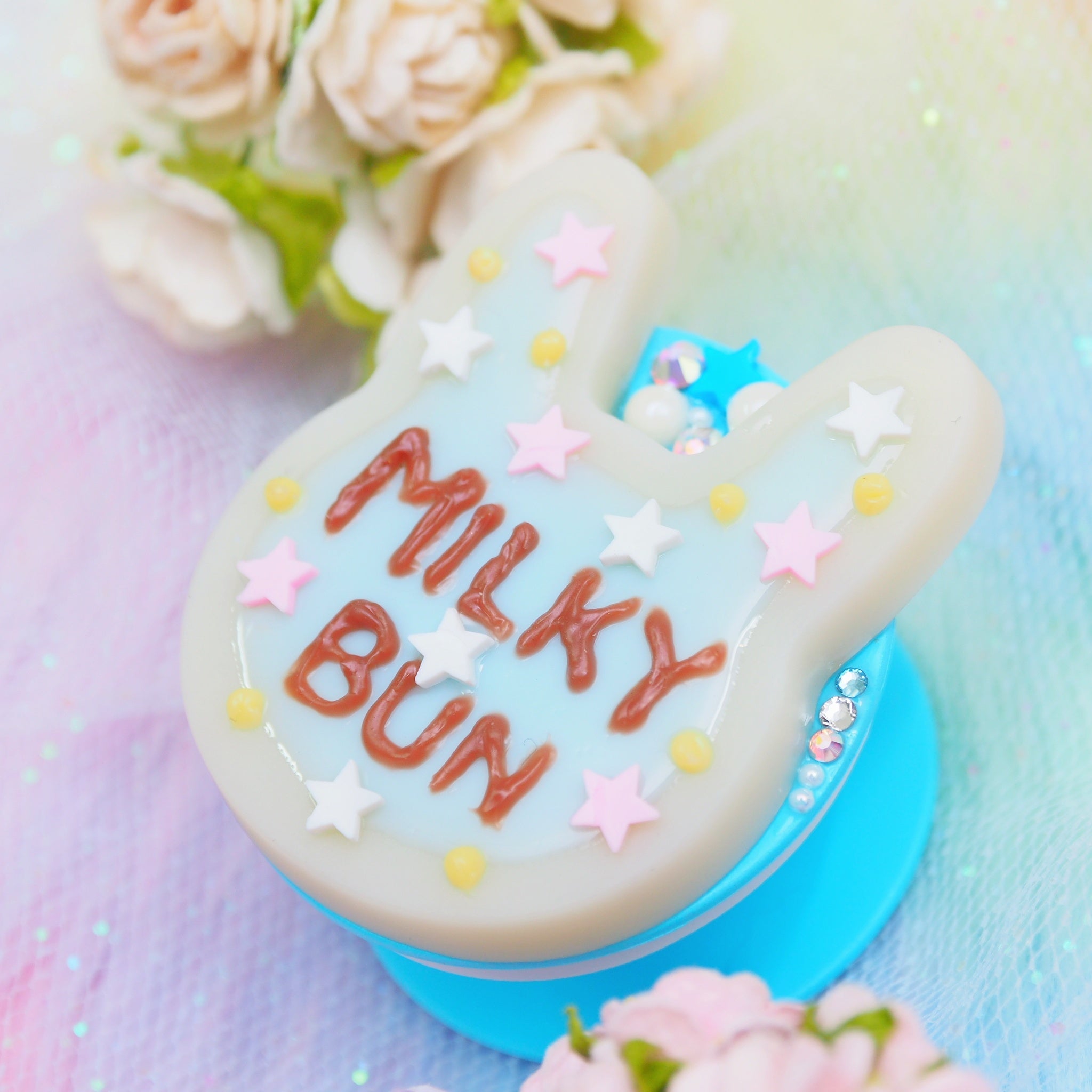 Blue Icing Milky Bun Cookie Grip