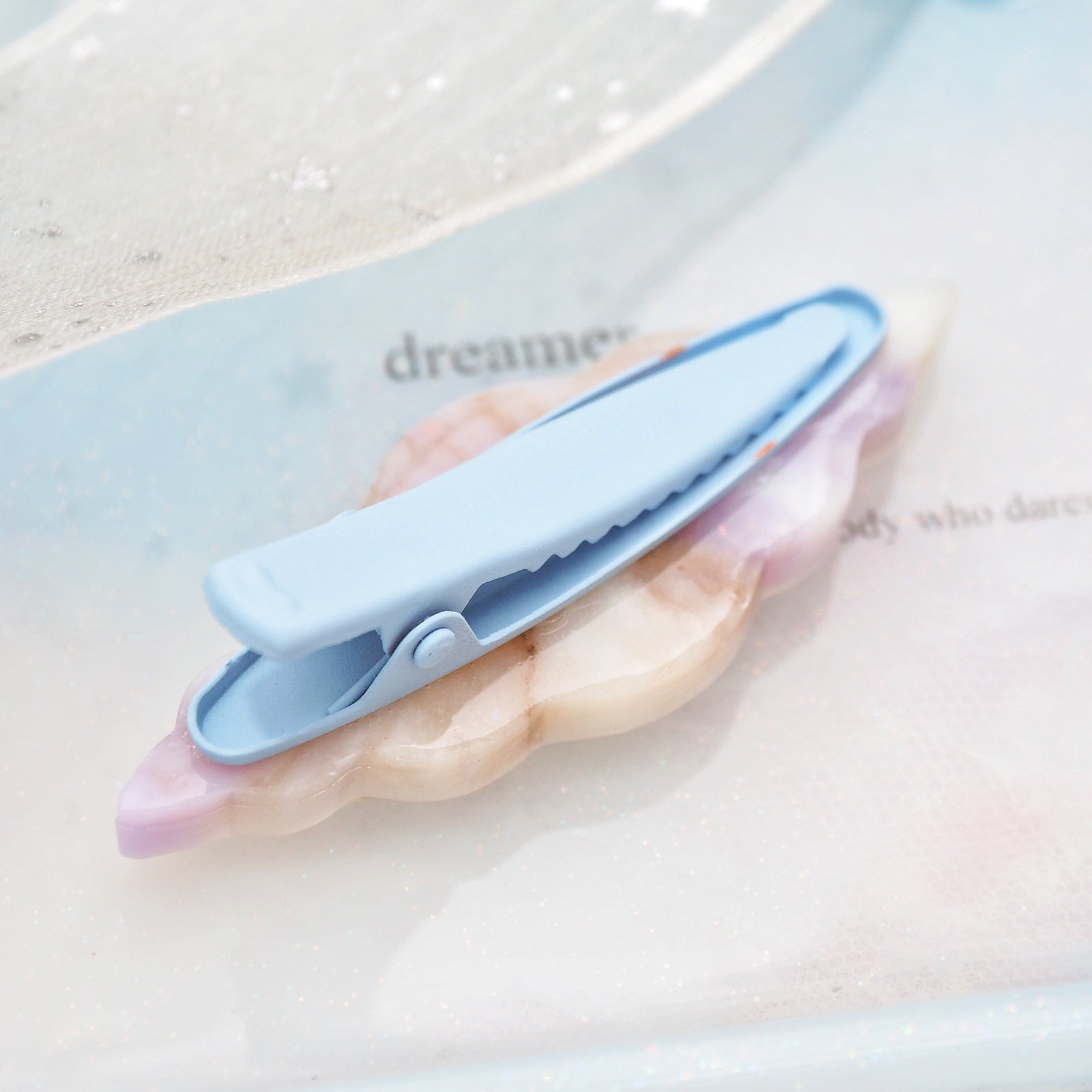 Mini Cowrie Shell C (5cm Clip)