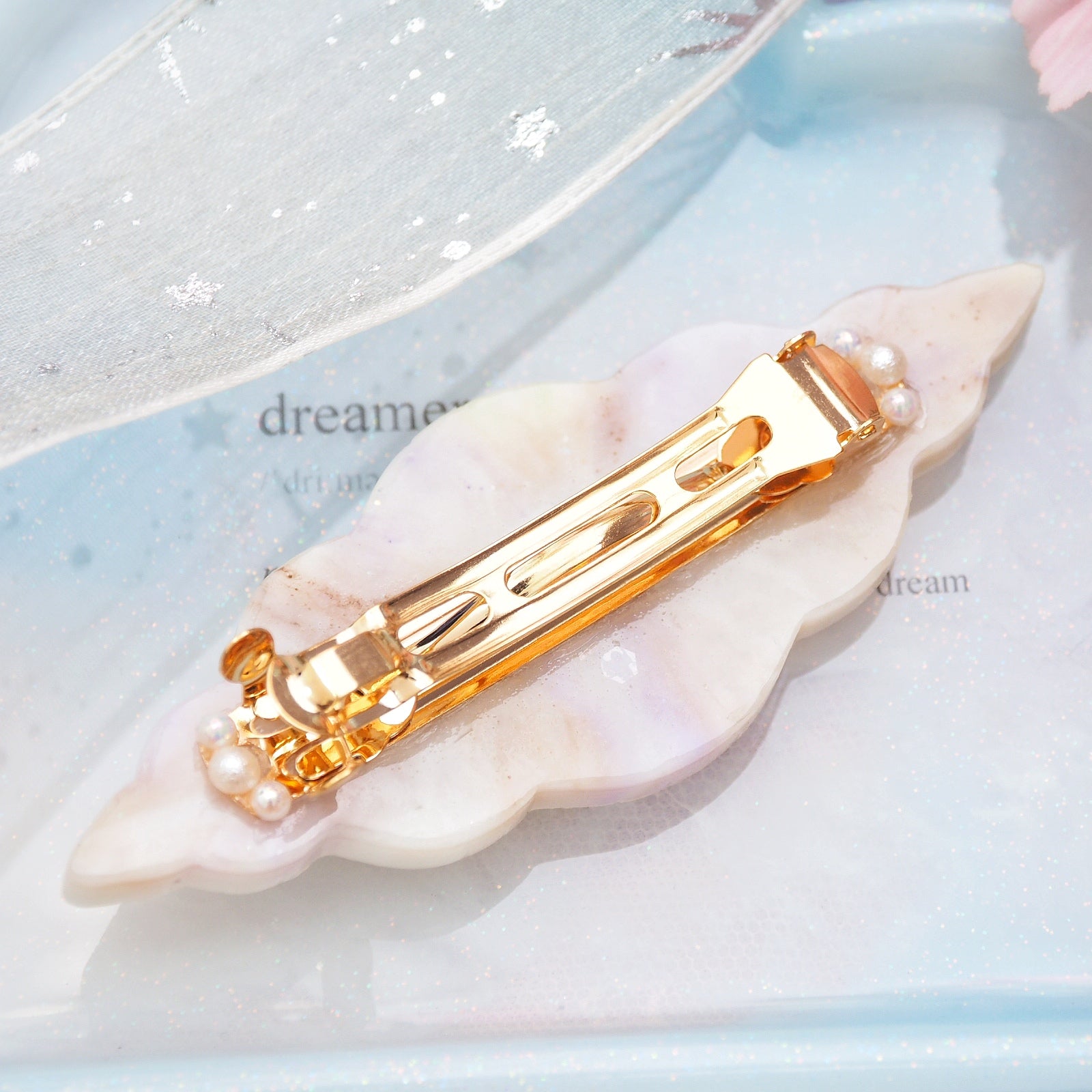 Cowrie Shell (White Multi Glow, 6cm Clasp)