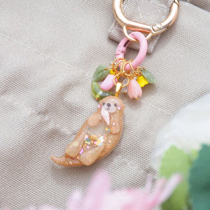 Little Otter Lifesaver Charm (caramel with pink conch)