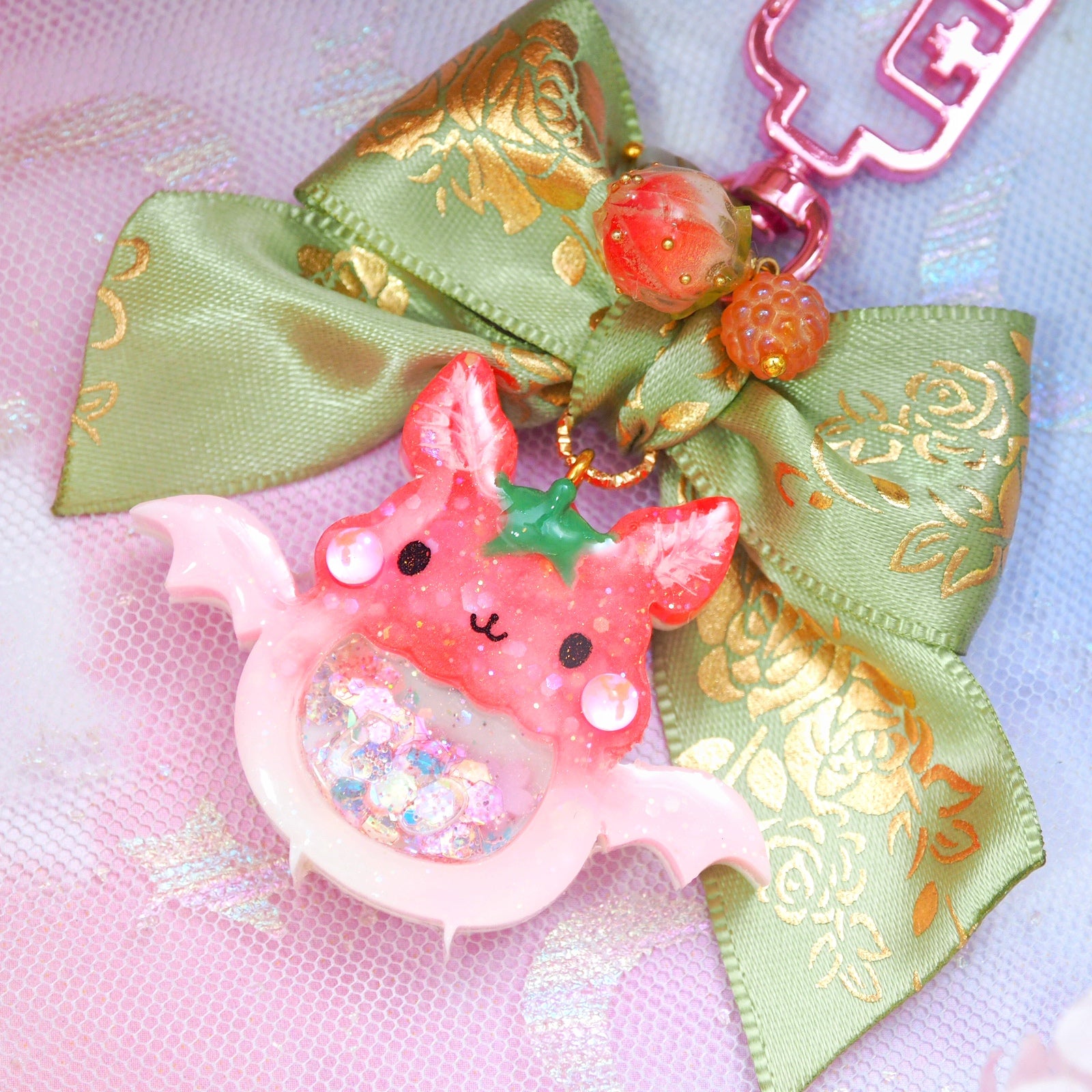 Light up! Straw bat-rie Froot Bat Charm