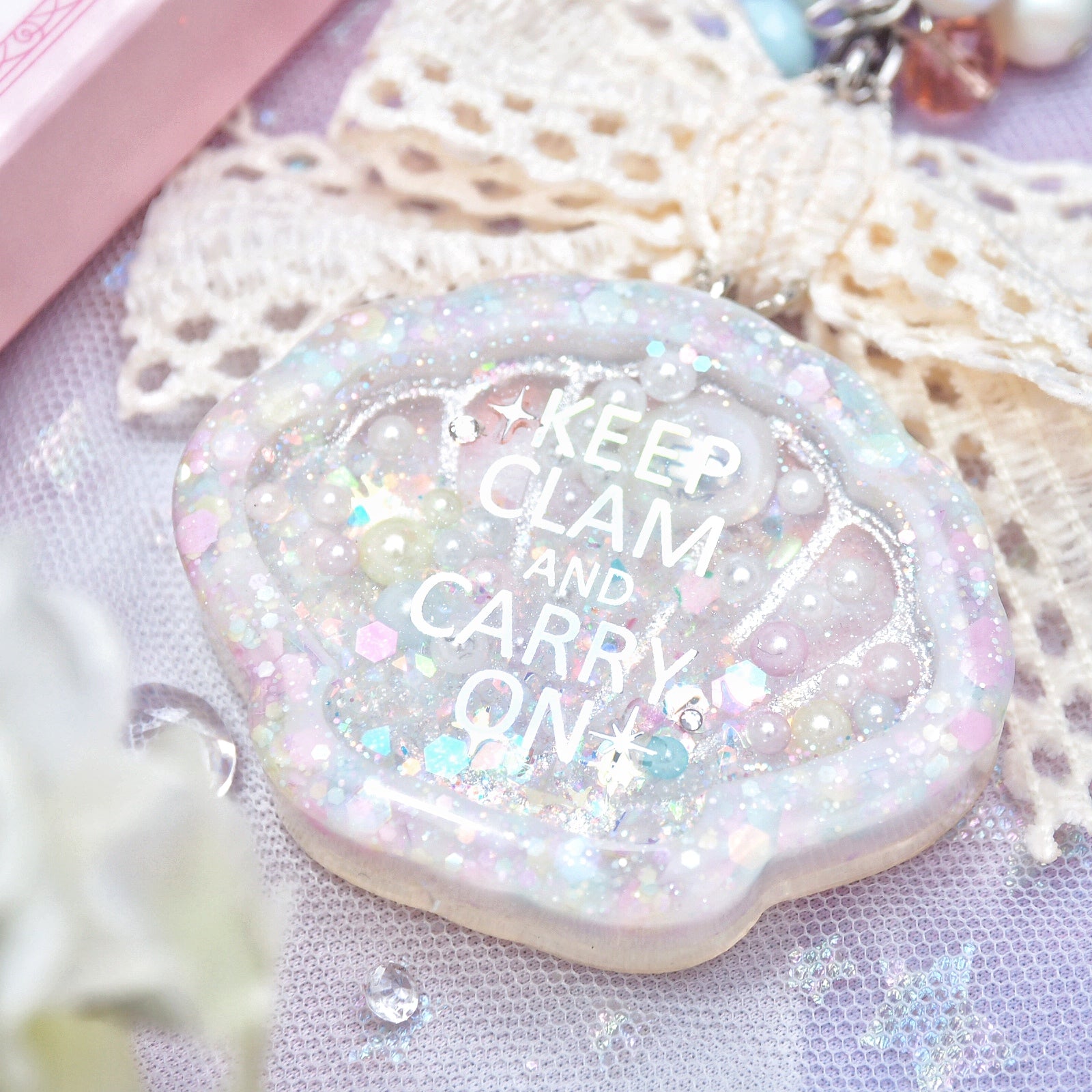Keep Clam and Carry On Charm (Glowing)