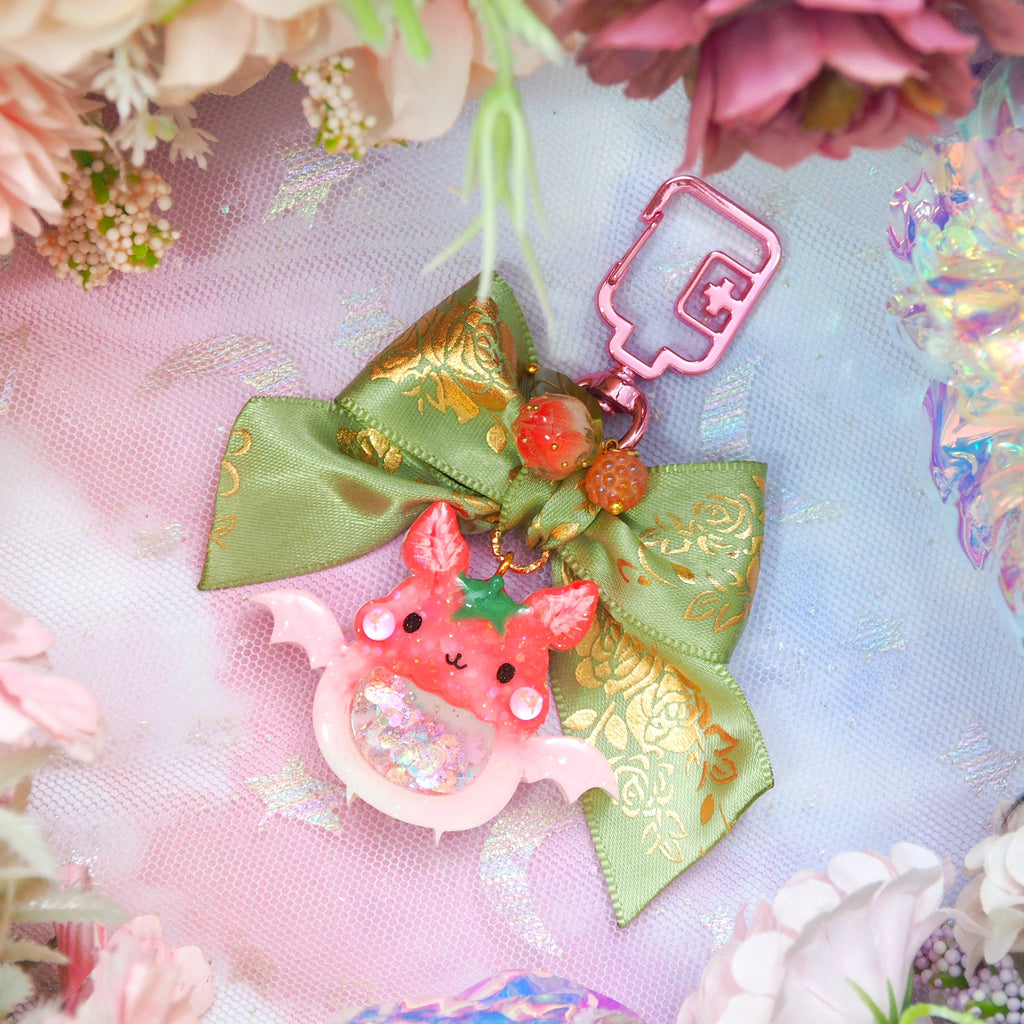 Light up! Straw bat-rie Froot Bat Charm