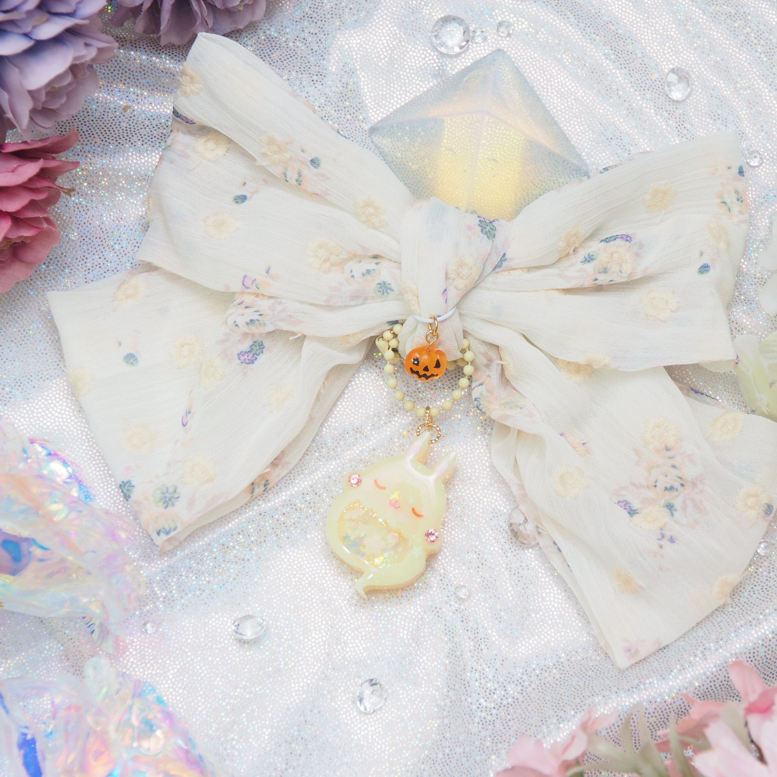 Ghostie Buns Giant Milky Hairbow Clasp