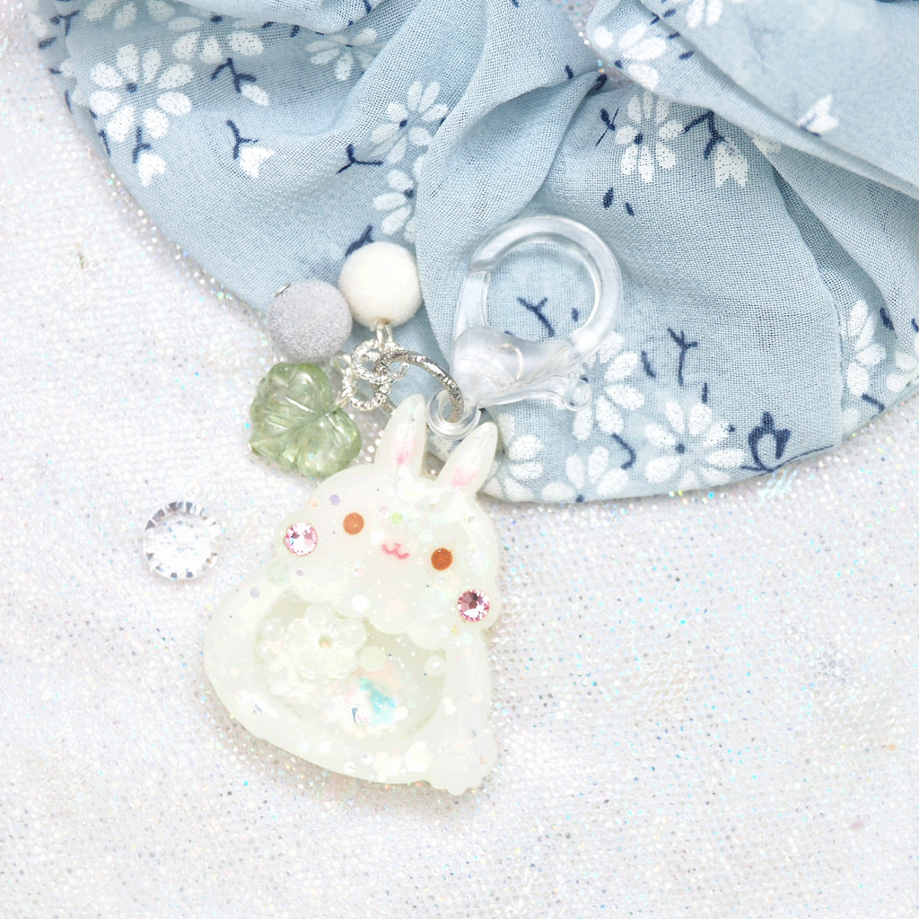Snowshoe Bun Charm with Hairtie