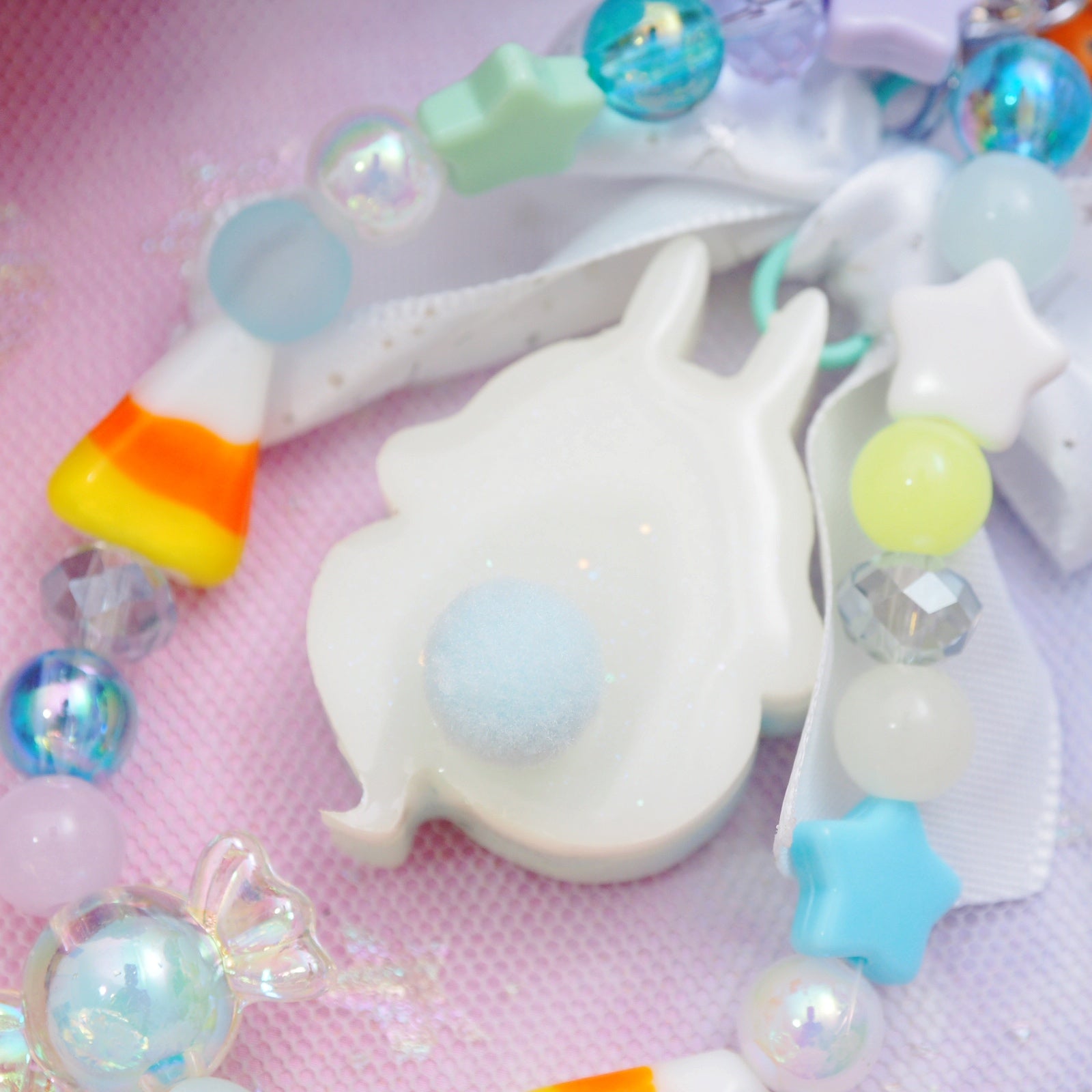 Candy Loop Peek-a-Bloo Ghostie Bun Charm