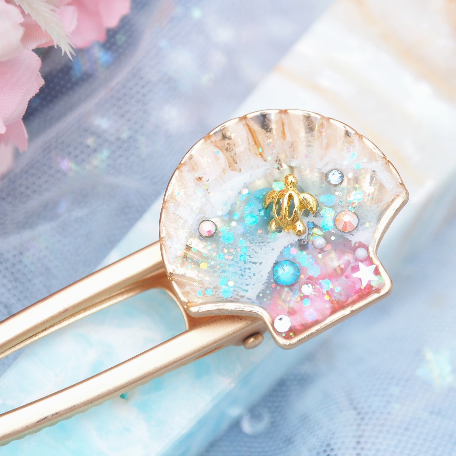 Scoop of the Ocean Prism Tides Turtle Barrette