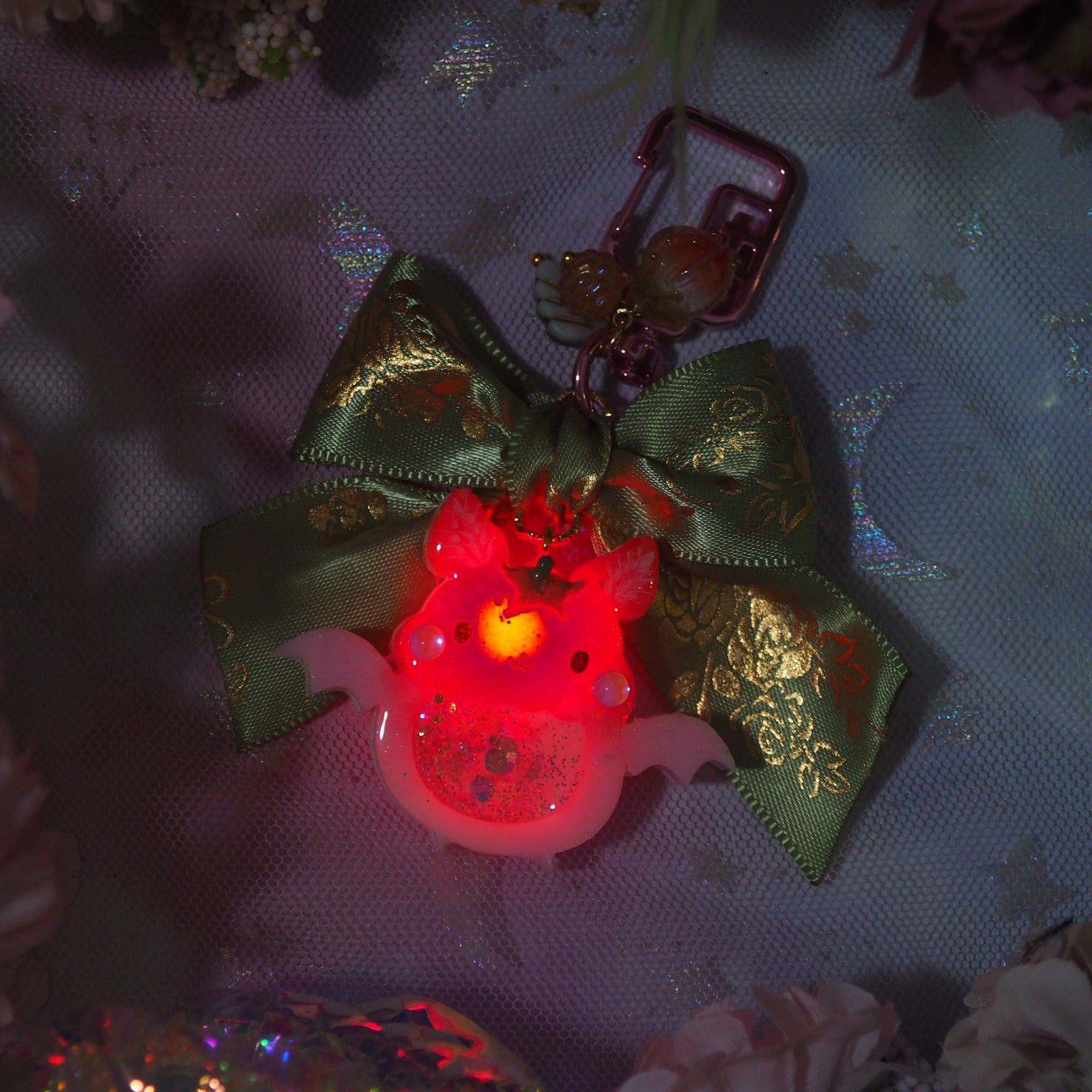 Light up! Straw bat-rie Froot Bat Charm