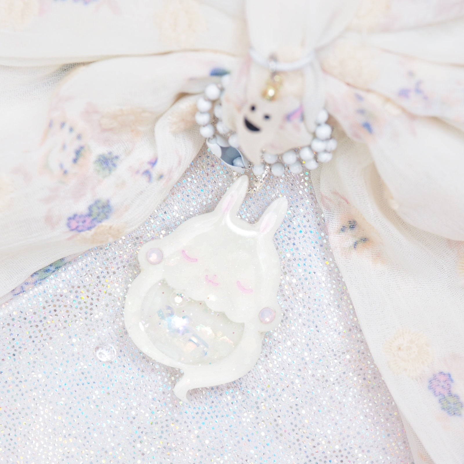 Ghostie Buns Giant Milky Hairbow Clasp