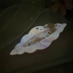 Cowrie Shell (White Multi Glow, 6cm Clasp)