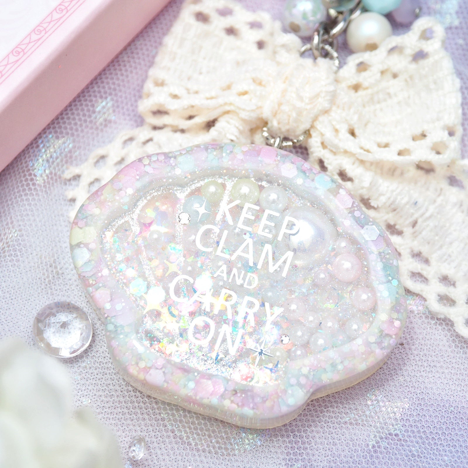 Keep Clam and Carry On Charm (Glowing)