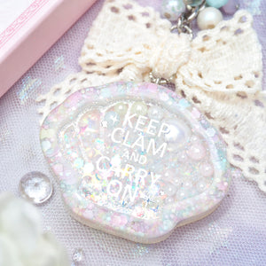 Keep Clam and Carry On Charm (Glowing)