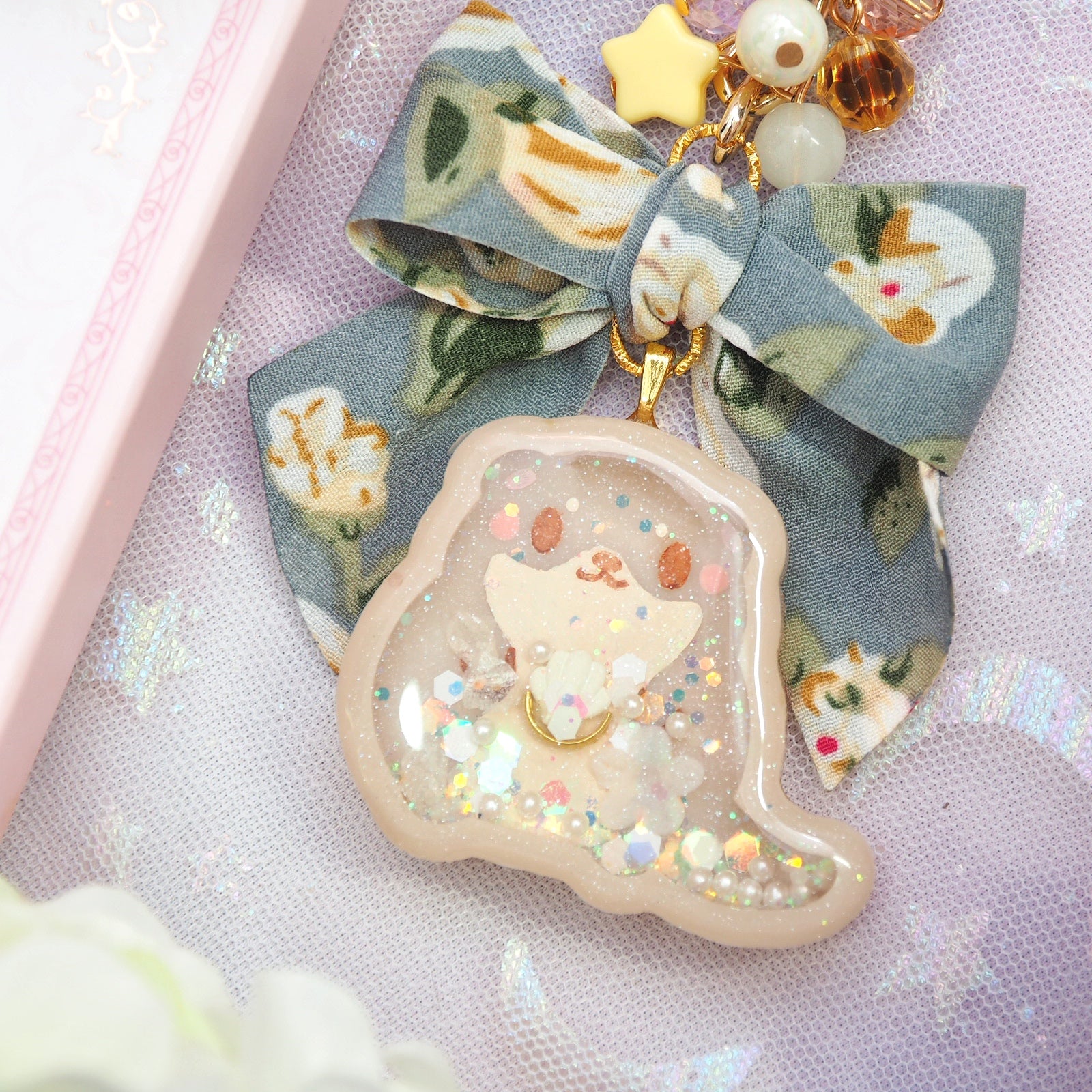 Interactive Otter Charm (Garden Grey)