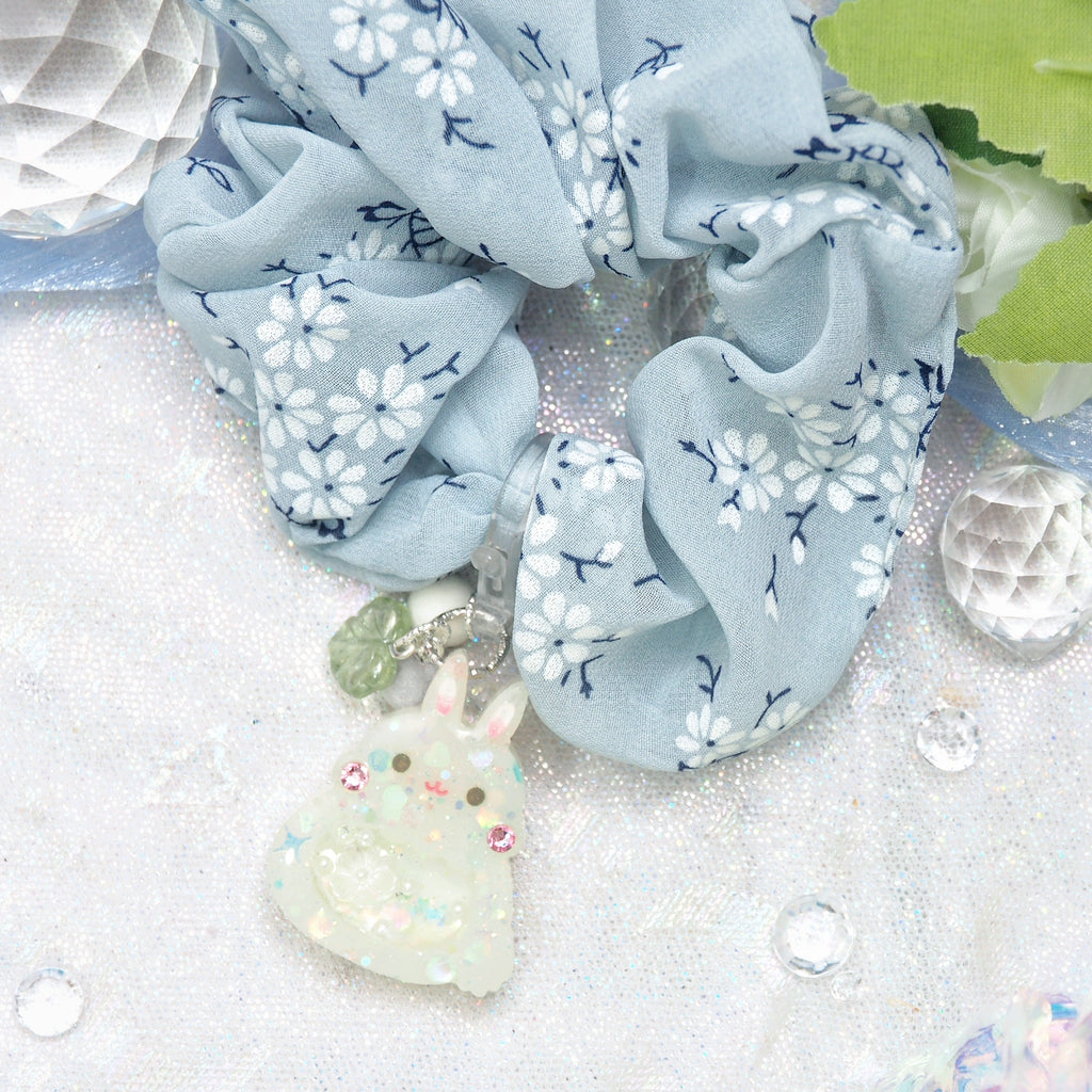 Grey Snow Bun Charm with Hairtie