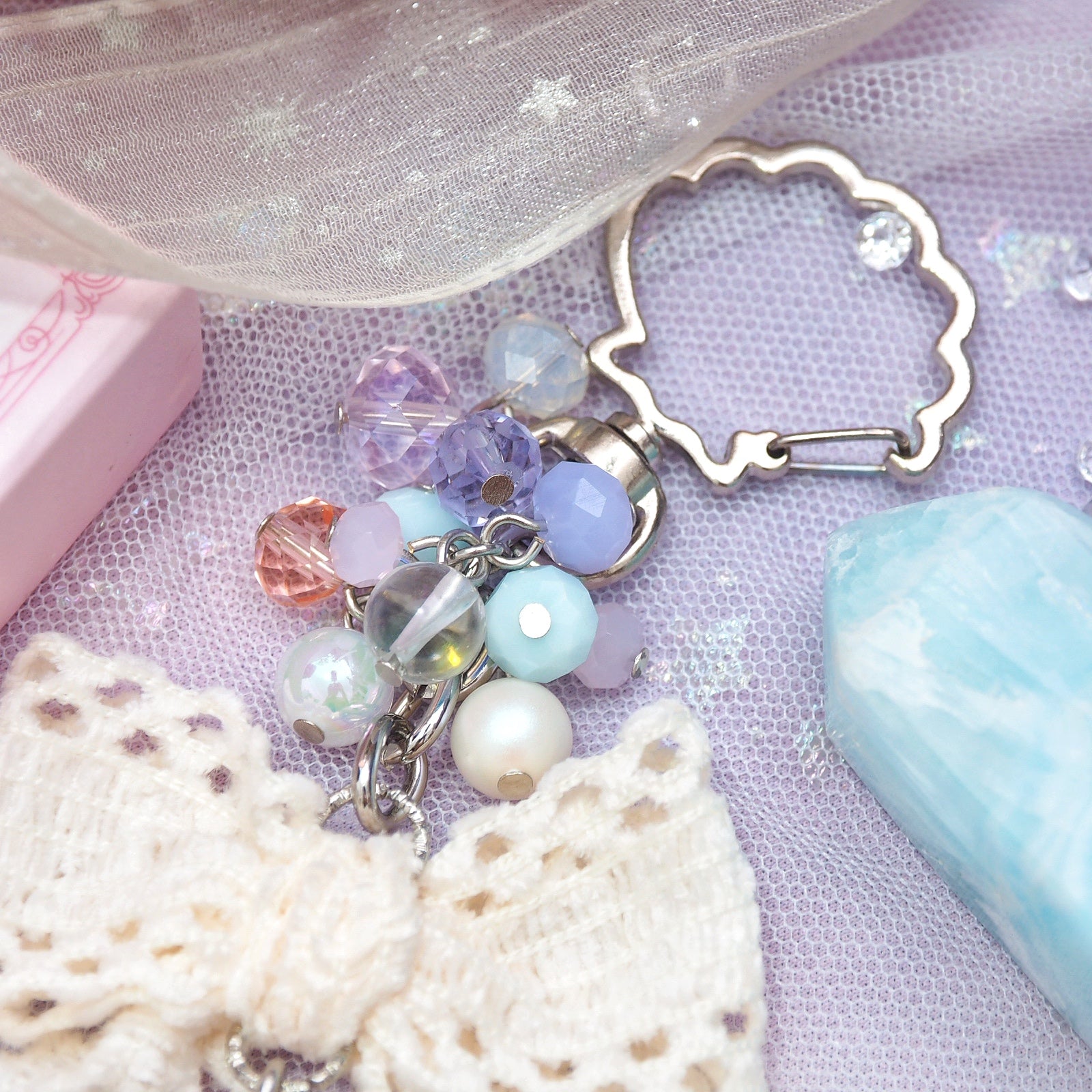Keep Clam and Carry On Charm (Glowing)