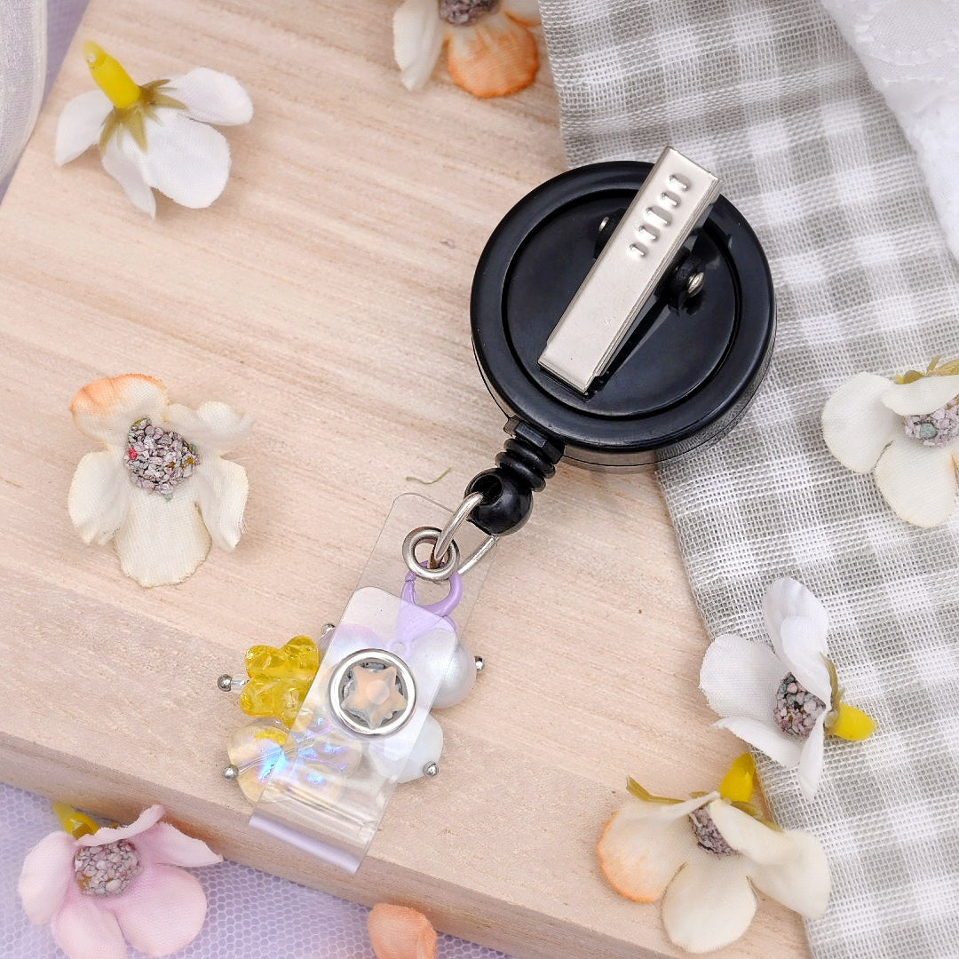 Badge Reel  - Brown cat sending hugs