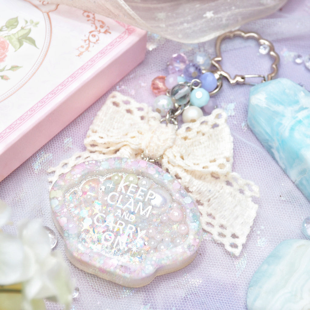 Keep Clam and Carry On Charm (Glowing)