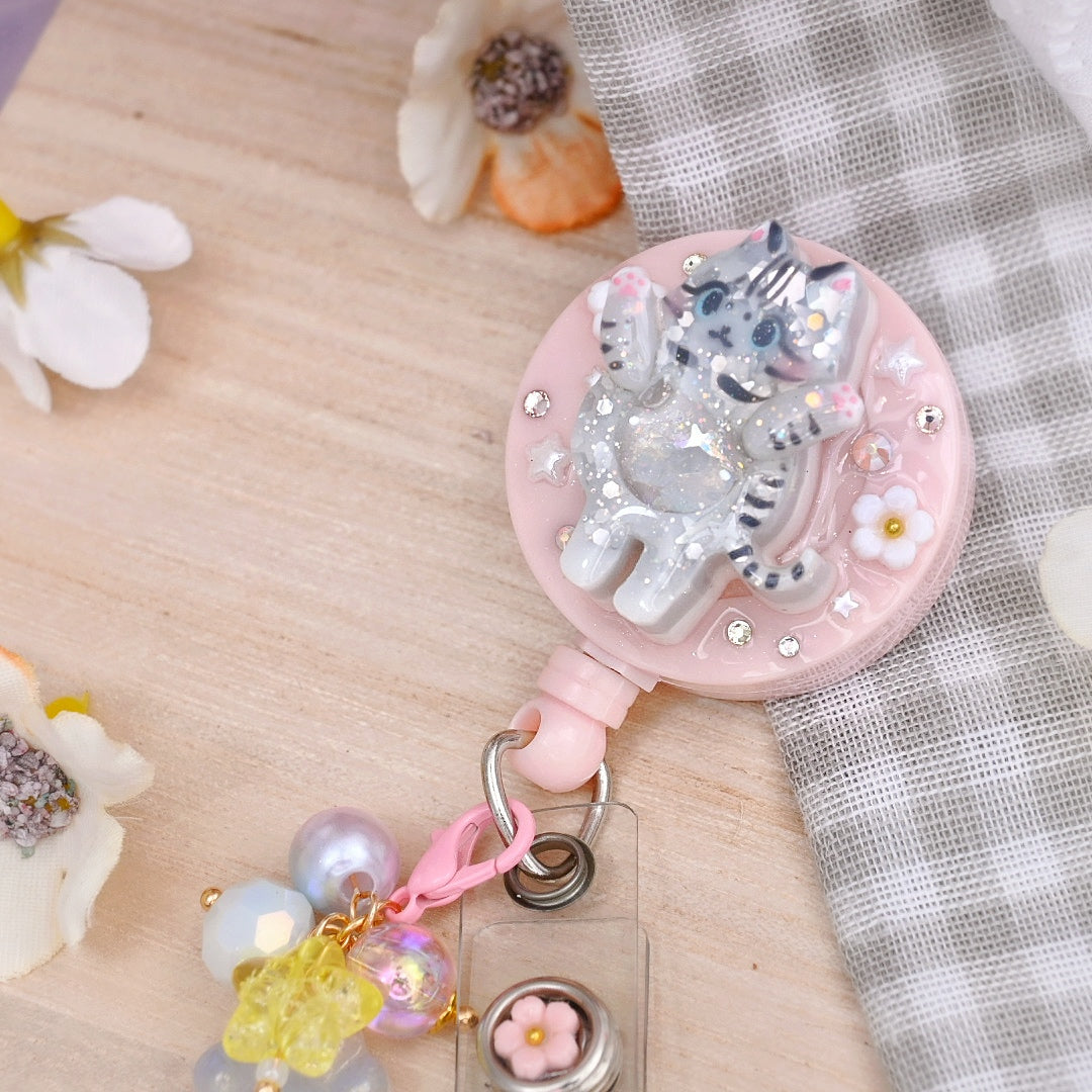 Badge Reel  - Grey cat sending hugs